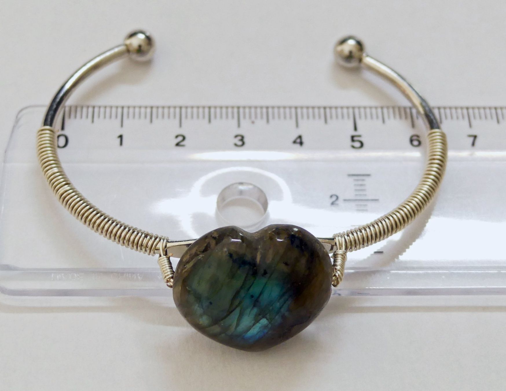 Bracciali & Braccialetti: Armreif mit Labradorit – elegant & zeitlos – Nuovo e nell'imballaggio originale da Matten b. Interlaken venduto da kero71 7