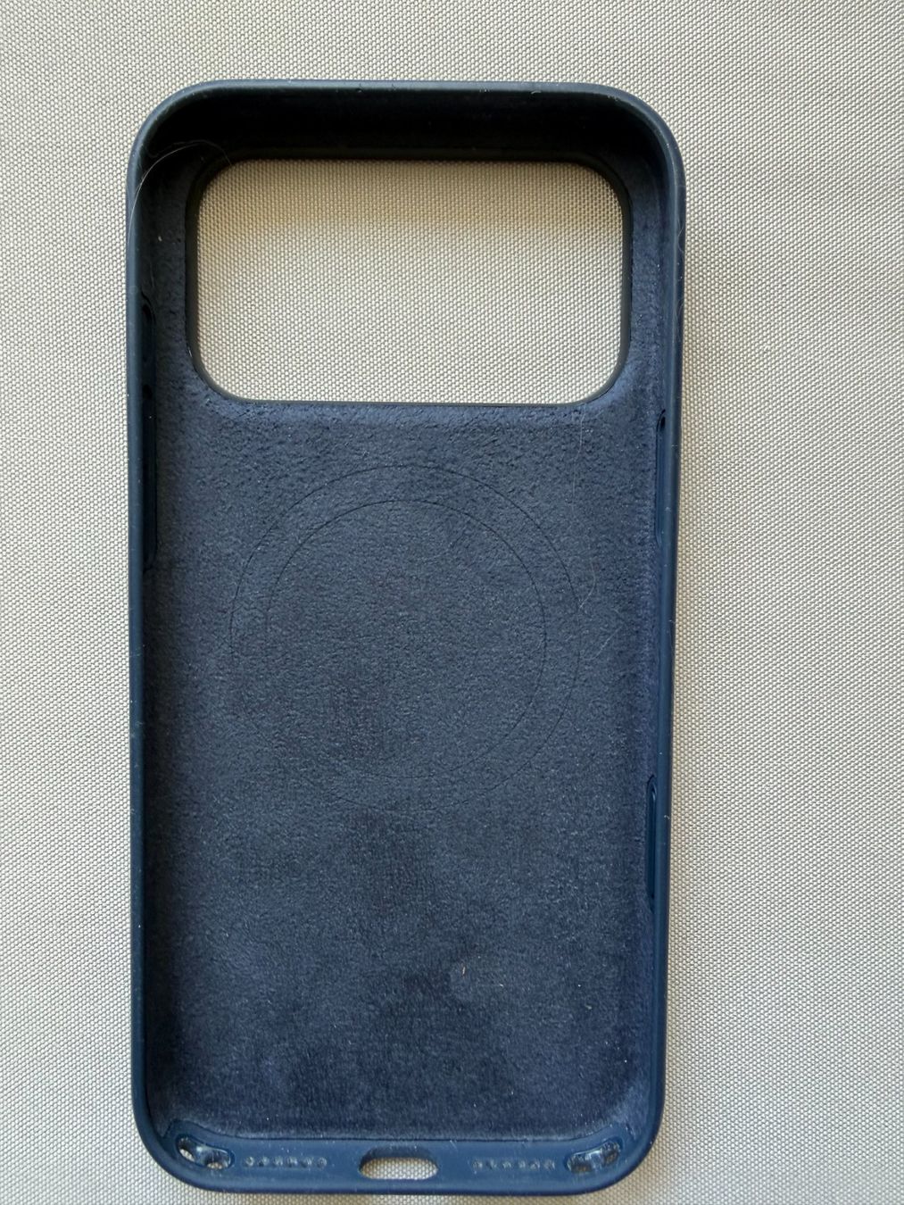 Apple Covers & Schutzfolien: iPhone 17 Pro Silikon Case mit MagSafe - Mitternacht – Gebraucht aus Winterthur von rschellenberg 2