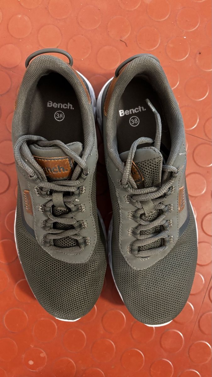 Bench Scarpe da donna: Schuhe Bench Grösse 38 – Usato da Zunzgen venduto da ver_27c7 2