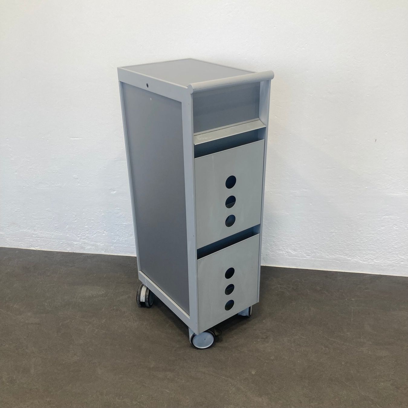 Banconi: Denz D3 Roll-Caddy Silbergrau mit Schlüssel – Usato da Schönenwerd venduto da mcofficeshop 7