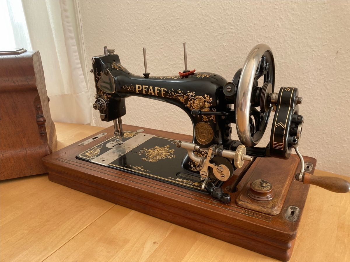 Pfaff Macchine da cucire: Handnähmaschine ca. 1895 – Usato da Bern venduto da theynamedmetim