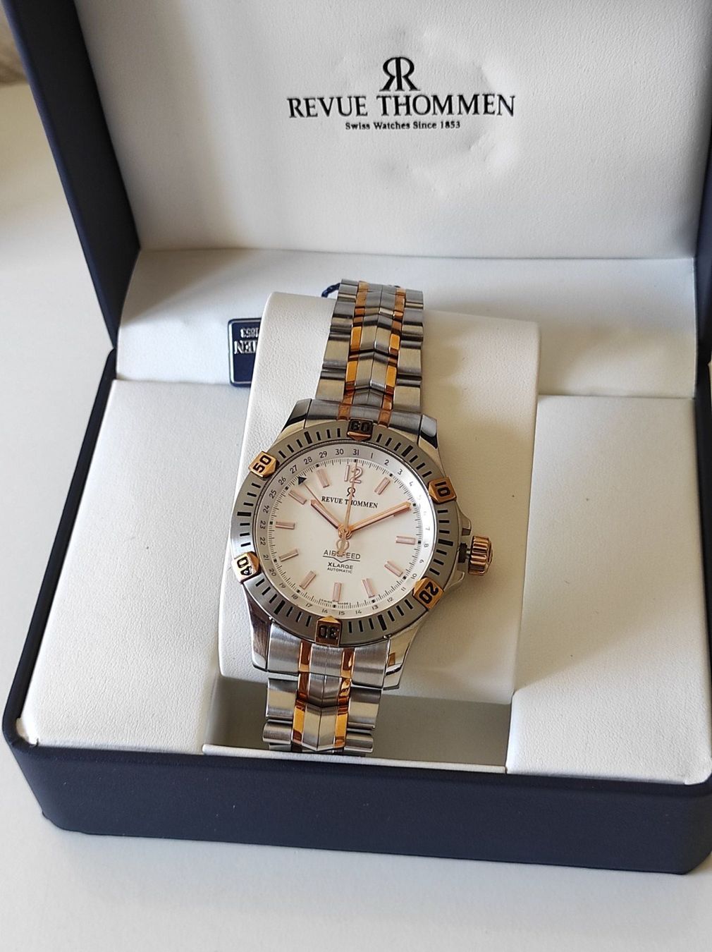 Revue Thommen Orologi: Revue - Thommen Airspeed auto. Pointerdate, neu mit Papieren – Nuovo e nell'imballaggio originale da Grenchen venduto da elibethma 6