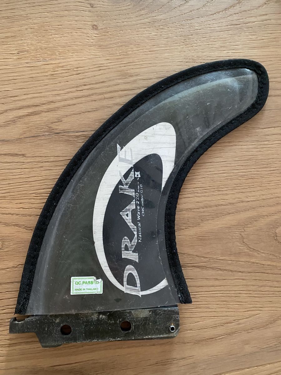 Surfboards & Schwimmbrette: DRAKE Windsurf Finne 22cm – Gebraucht aus Unterterzen von NZ_Surferin