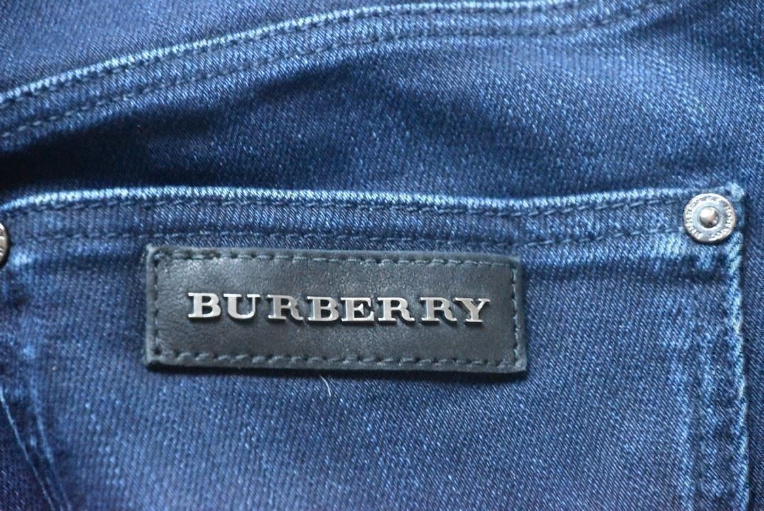 Burberry Pantaloni: Hose / Pantalon Burberry Denim .27 – Usato da Collonges venduto da Auganien 5