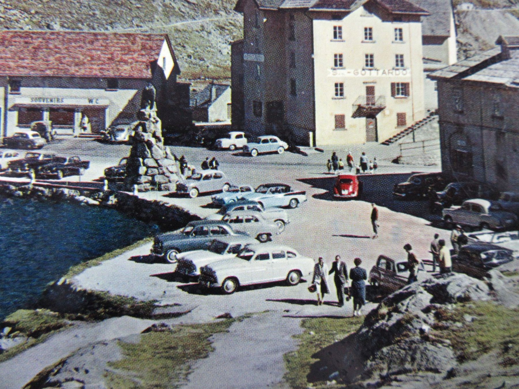 Cartoline postali: ST.GOTTHARD HOSPIZ HOTEL URI AK OLDTIMER AUTO'S BELEBT – Usato da Ettingen venduto da Hausi4711 1