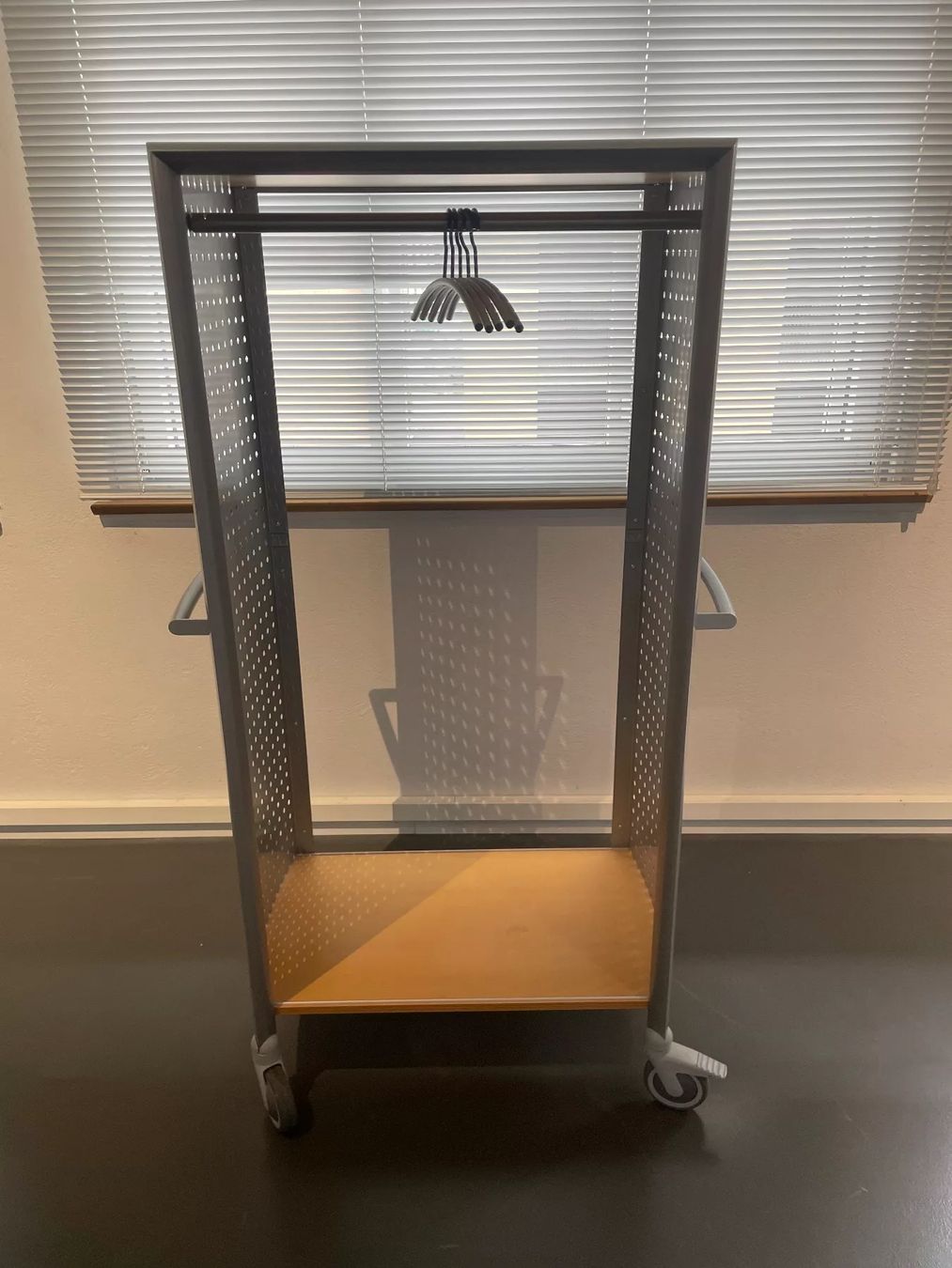Guardaroba: Rollgarderobe - Top Zustand! – Usato da Schöftland venduto da sani5040