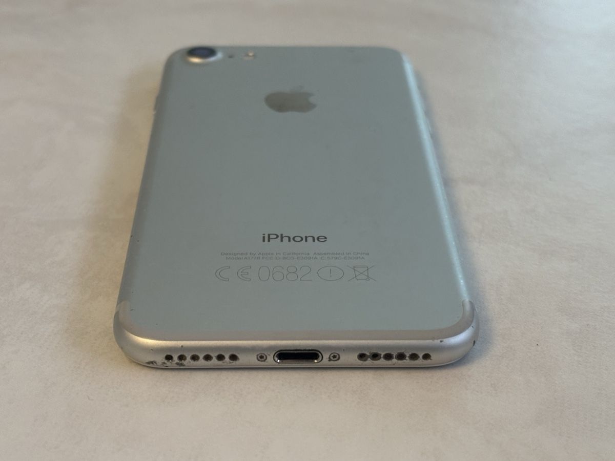 Apple Telefoni cellulari / Smartphones: Apple iPhone 7 128 GB Silber – Difettoso da Zufikon venduto da eskilt 9