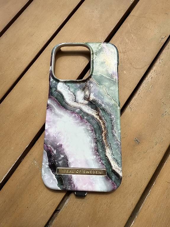Covers & Schutzfolien: Schutzhülle zu Iphone 14 Pro – Gebraucht aus Gwatt (Thun) von Bennae 1