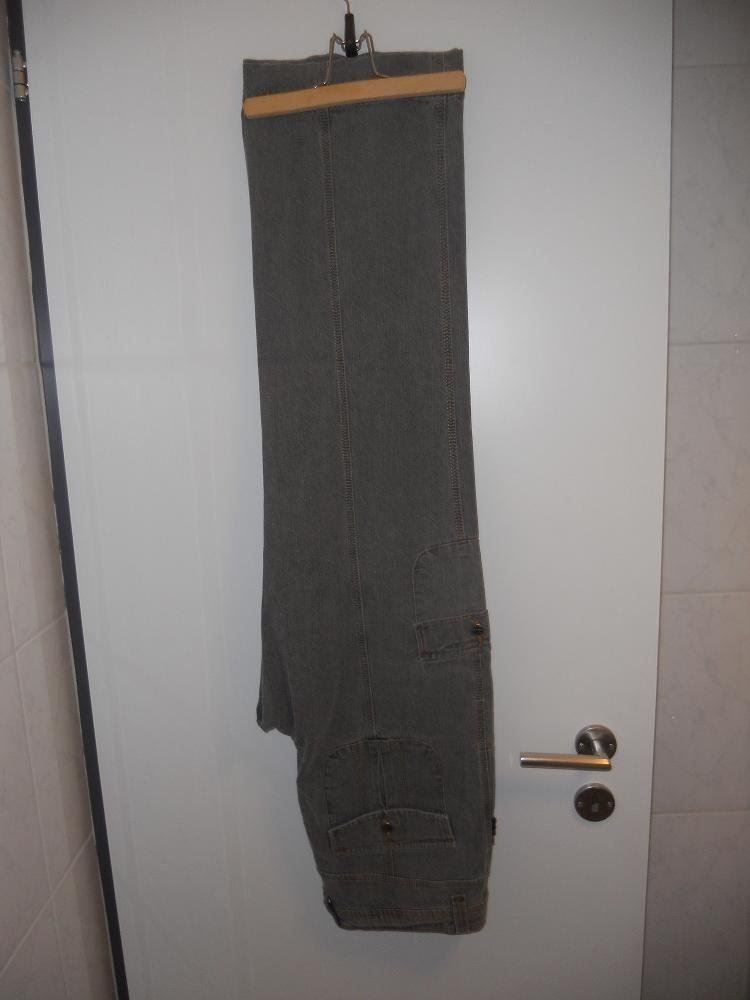 Jeans: Neu: Jeans - grau - Gr. 44 – Neu (gemäss Beschreibung) aus Uznach von Laeuffer