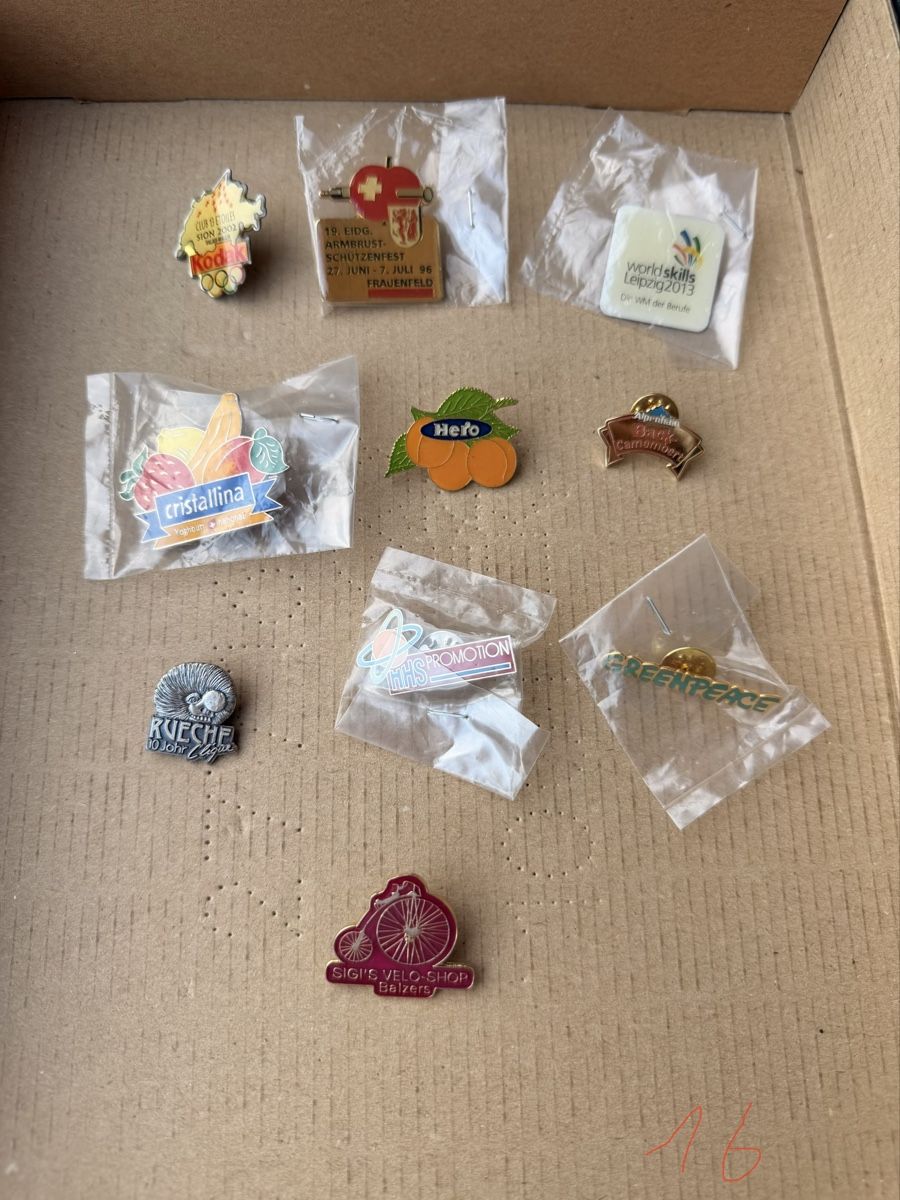 Placchette & Badge: Pin Set 16 - 10 Stück – Usato da st. gallen venduto da nerio450