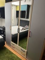 4-türiger Kleiderschrank GRATIS abzugeben