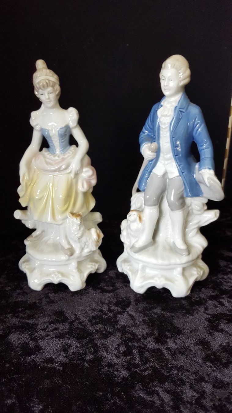Figuren: 2 Porzellan - Figuren "GDR" – Gebraucht aus Reinach von 3Guggerli 1