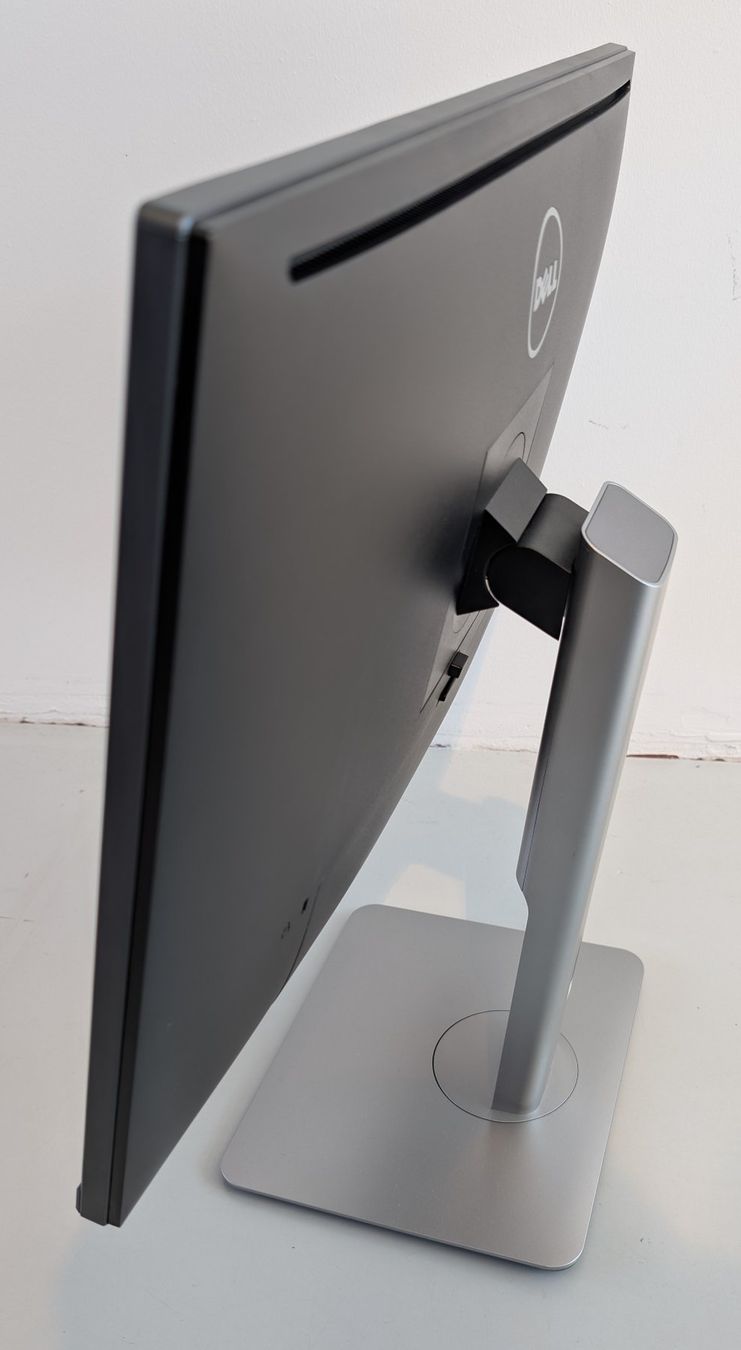 Dell Monitor: DELL U2415b 24" Monitor – Usato da Dietlikon venduto da ComdatAG 1