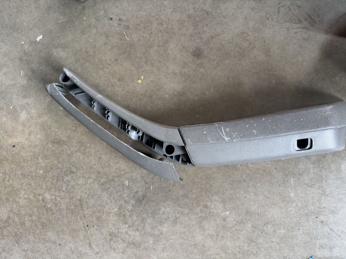 Opel Tutti pezzi di ricambio auto: Opel Ascona C Türverkleidung – Usato da Gurmels venduto da Zosso99 4
