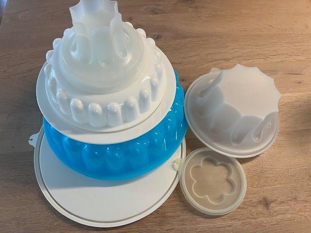 Tupperware Contenitori & Simili: Tupperware Caramel Flan Form Super Set Klein und Gross – Usato da Wuppenau venduto da Alfreg