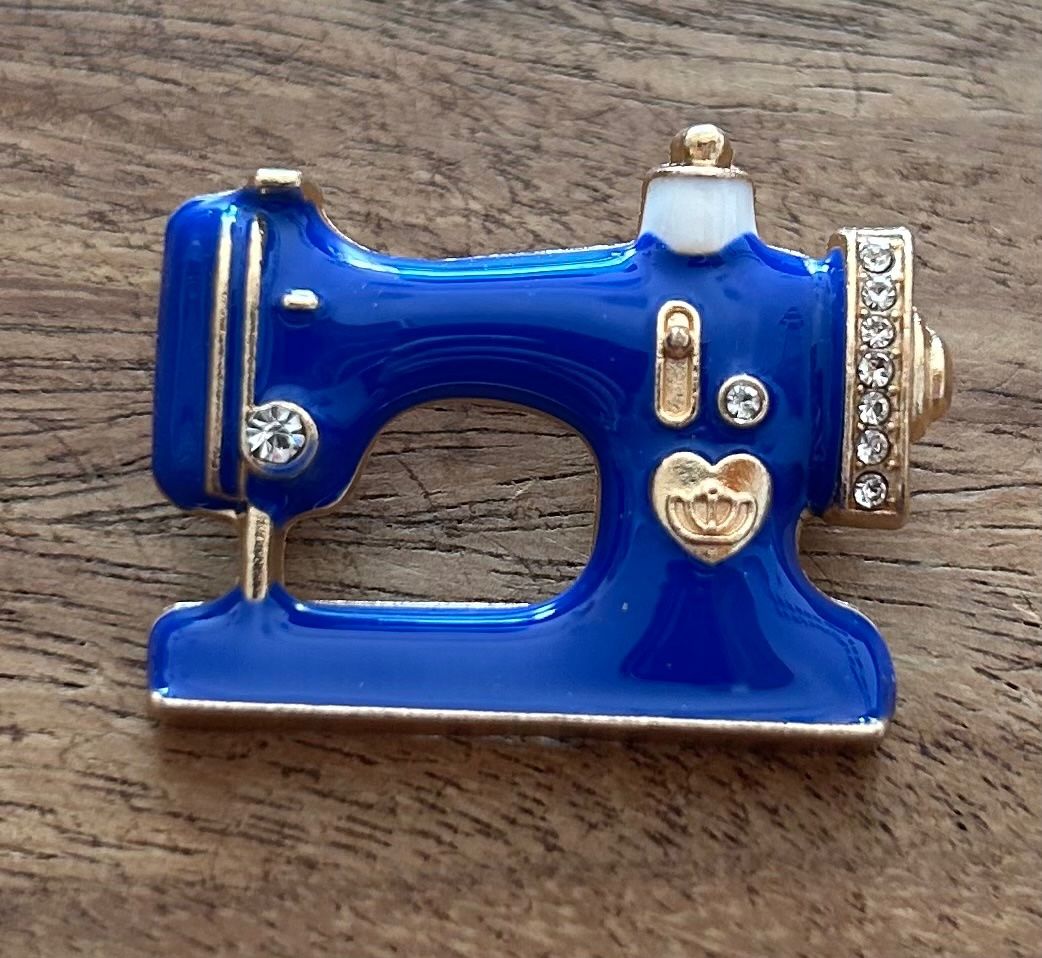 Plaquettes & Badges: Pin / Brosche Nähmaschine – Neuf avec emballage d'origine à Geneve par vane267