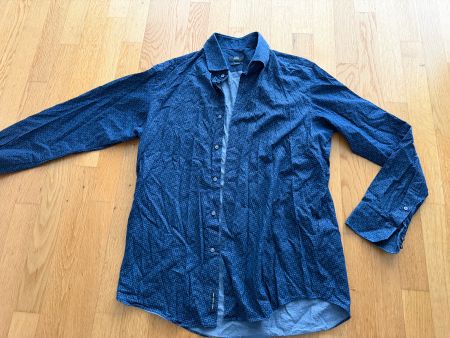 Schönes Regular Fit Herren Hemd von Hugo Boss Grösse 42