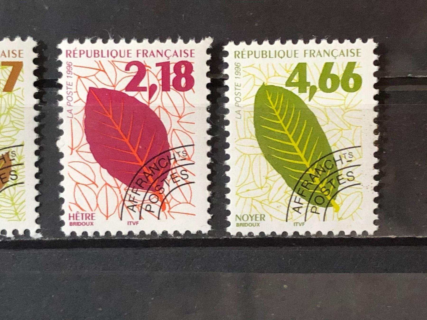 Tutti i francobolli: () Préoblitérés feuilles arbre Neufs** 94/96 – Nuovo e nell'imballaggio originale da Lausanne venduto da ffhoud 2