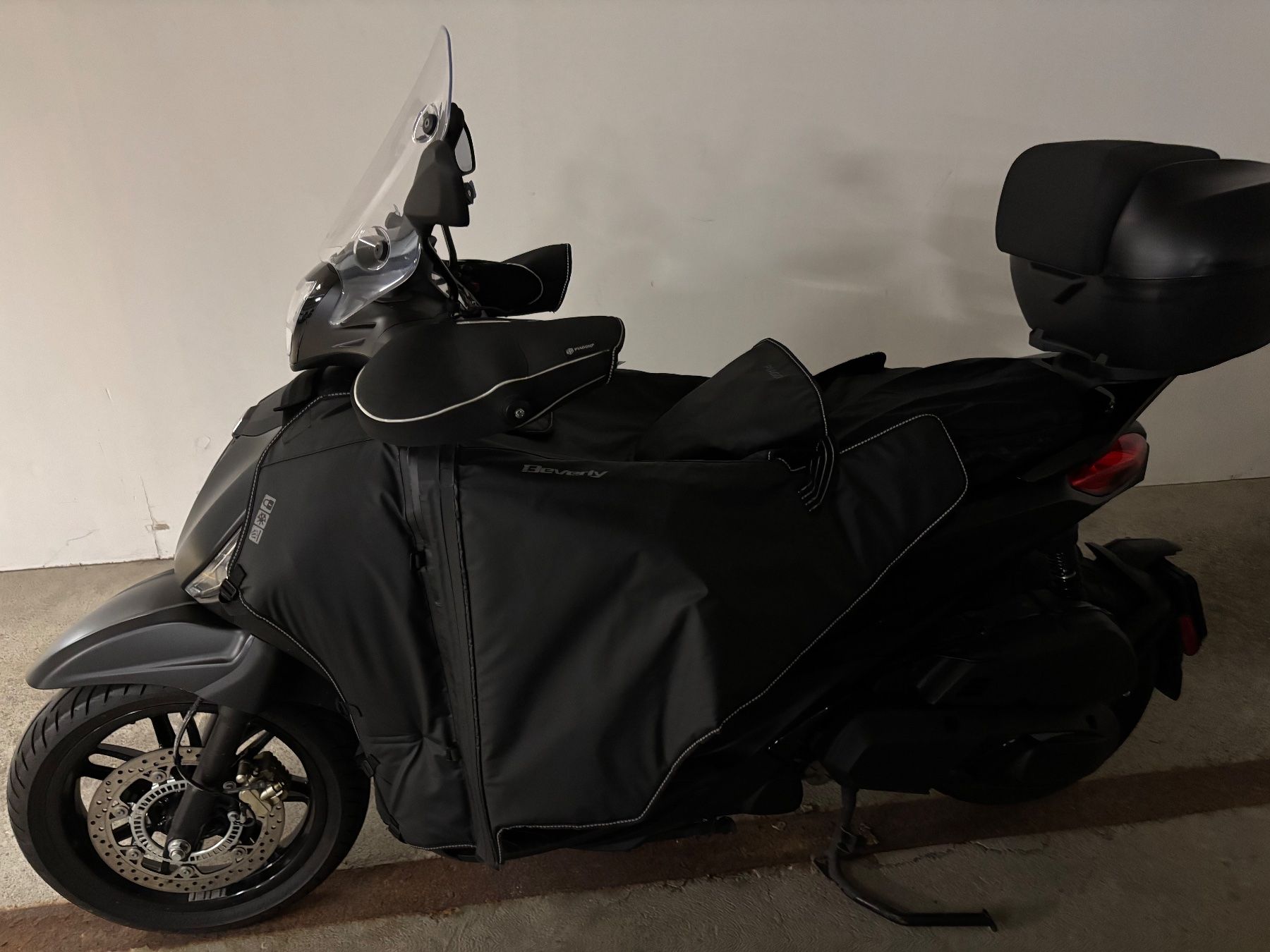 Piaggio Altro: Beverly 400 deep Black 2024 – Usato da Zürich venduto da ari_6qjt 1