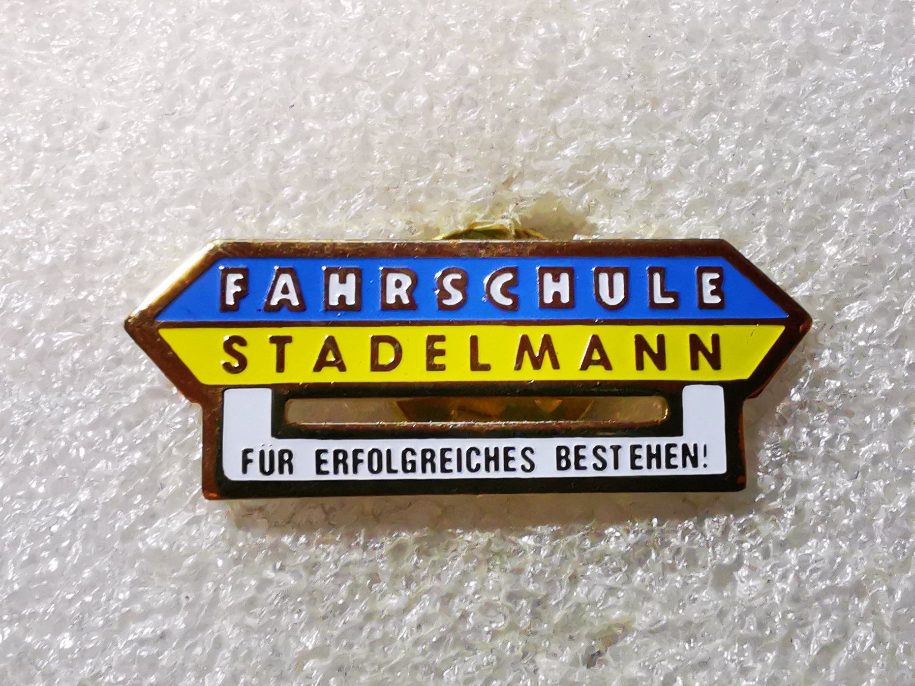 Placchette & Badge: Ansteckpin 90: Fahrschule Stadelmann – Usato da Oppligen venduto da Pin-Fall-Shop