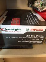 Heimkino-Komplettset: SceneLights HD-Beamer + 120" Leinwand
