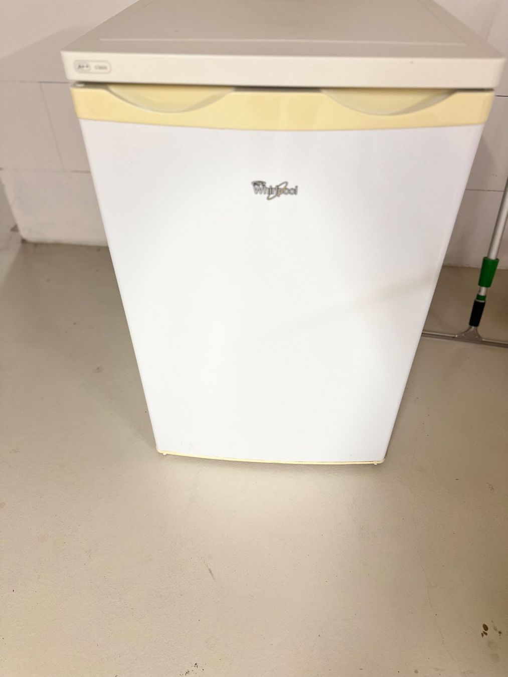 Whirlpool Frigoriferi: Frigo whirlpool À++ 110L – Usato da Lausanne venduto da cam_2zyf