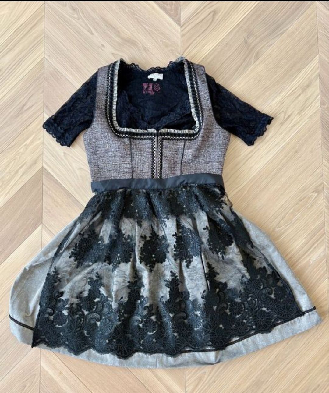 Kostüme: Krüger Dirndl mit Bluse – Neu (gemäss Beschreibung) aus Grüningen von selinasearching