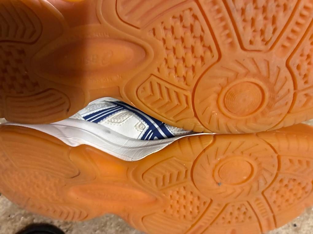 Scarpe per ragazzi: Asics Hallenschuhe Gr. 38 – Usato da Winterthur venduto da Rawille 3