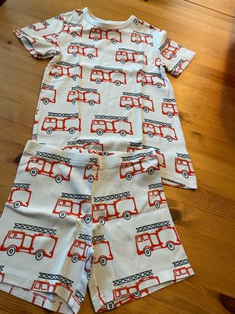 Sommer-Pyjama, Gr. 134/140, T-Shirt + Shorts, Feuerwehr