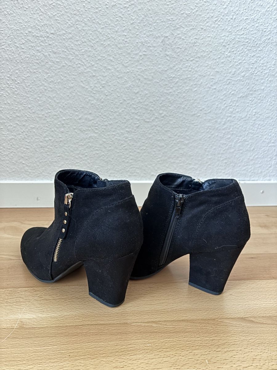 Chaussures femmes: Stiefeletten Schwarz Gr. 39 – D'occasion à Luzern par Pflanzen-Mama 2