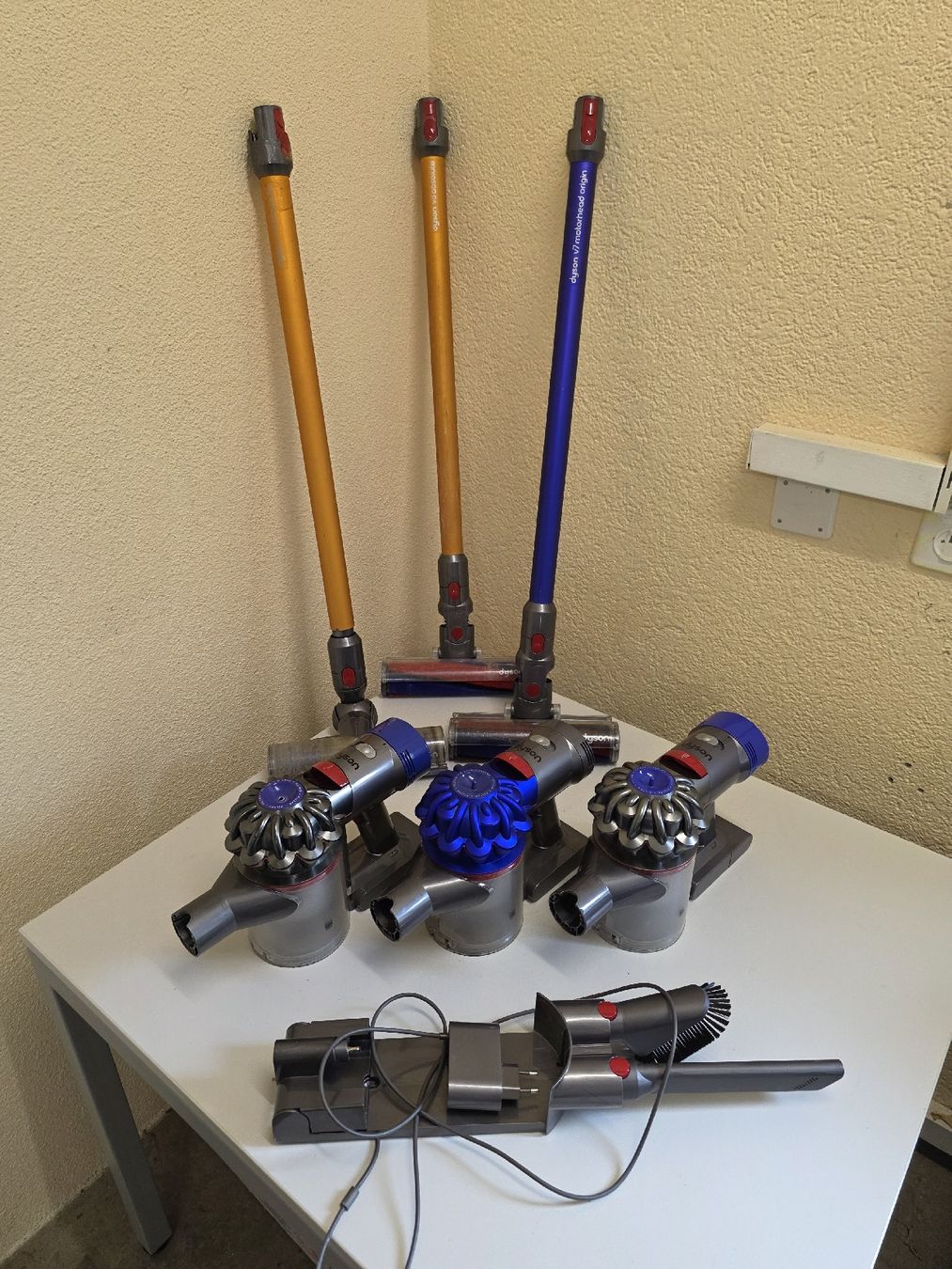 Dyson Aspirapolveri & Accessori: Dyson V10 Ersatzteile Konvolut – Usato da Alberswil venduto da mario889 5