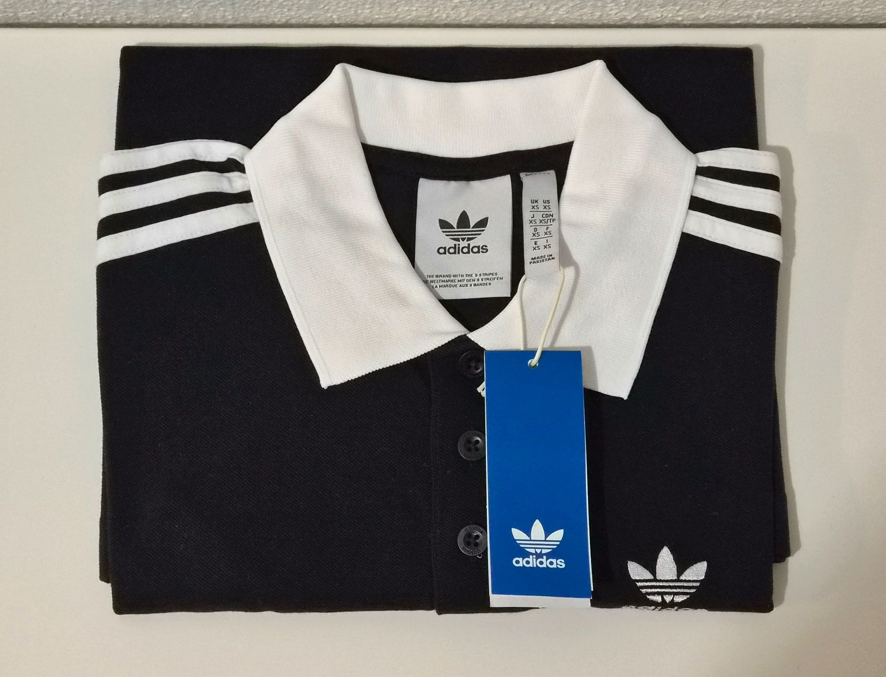 Adidas Polo-Shirts: Schwarzes Adidas Polo-Shirt – Neu und originalverpackt aus Zürich von New_username 1