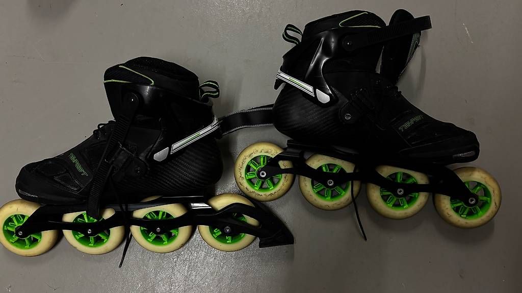 Patins à roul. & inline: Neuwertige Rollerblades – D'occasion à Ermensee par Schweizertom23