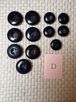 12 Kunststoff Knöpfe / Dunkelblau