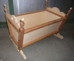 Wiege aus Holz