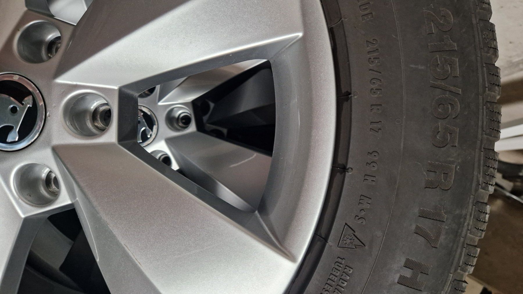 Skoda Pneumatici & Ruote complete: Alu-Winterräder komplett – Usato da Mettau venduto da raebaecherli 2