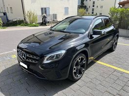 Voiture Mercedes-Benz GLA 200 CDI 4MATIC, noir, occasion