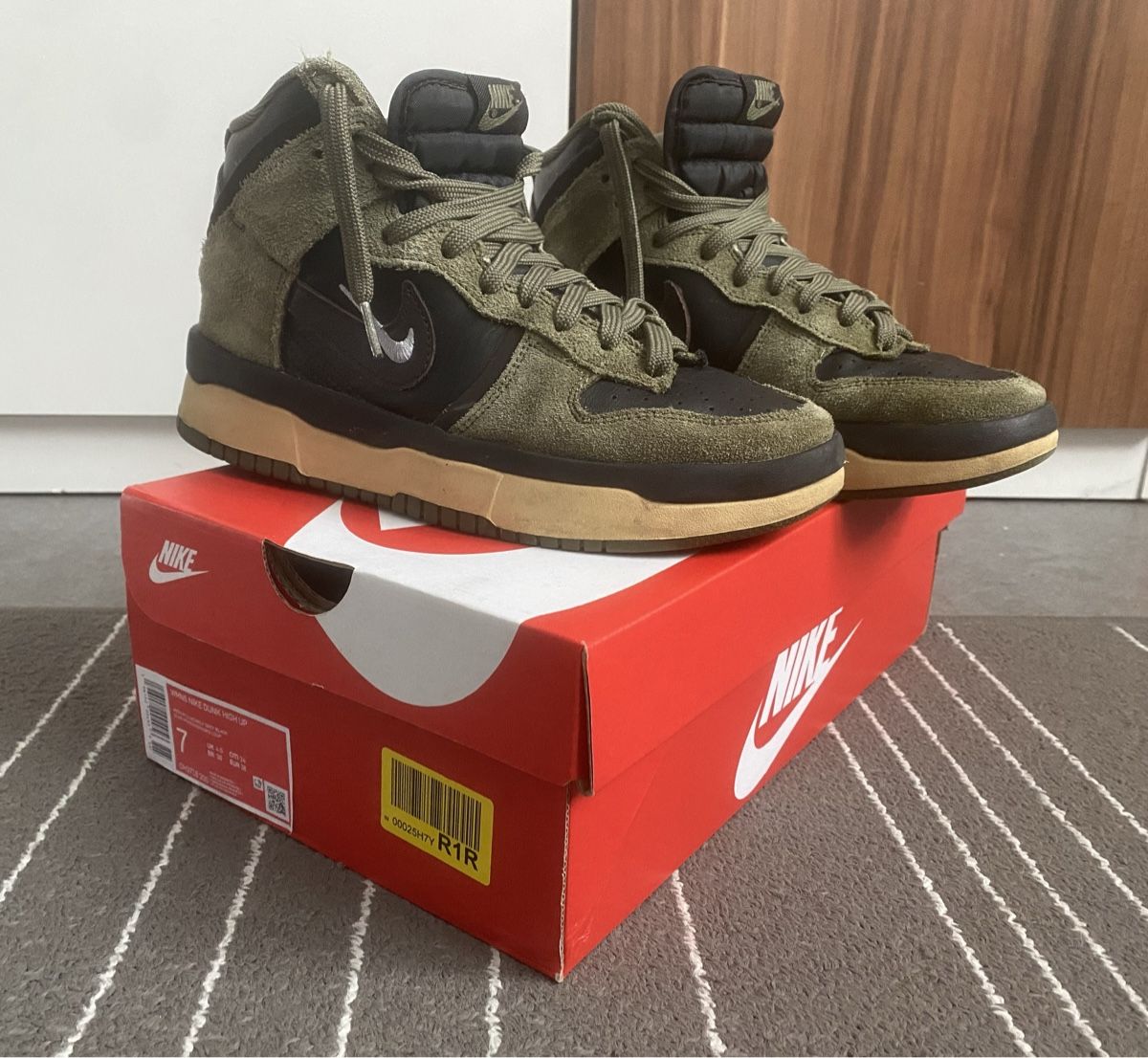Nike Scarpe da uomo: Nike Sneaker Schuhe Dunk High Up olive Gr 38 – Nuovo (secondo la descrizione) da Grenchen venduto da Tirana