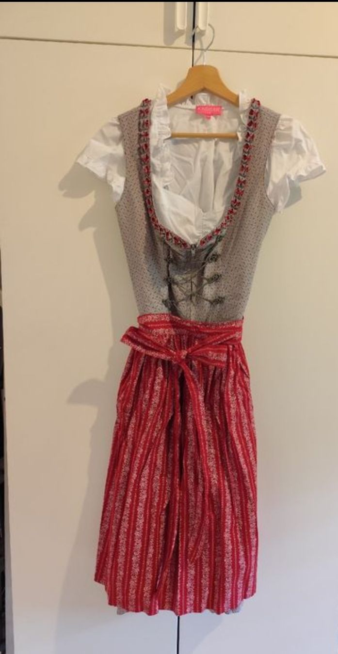 Costumi: Dirndl von Almsach mit Bluse – Usato da Grüningen venduto da selinasearching