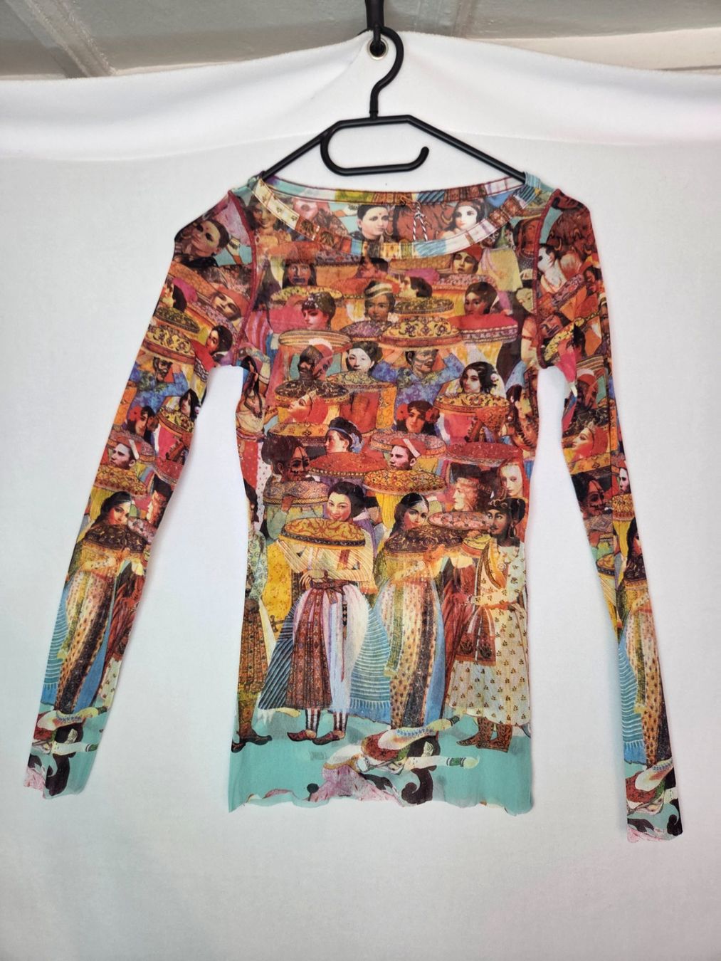 Top: 90s Mesh Top Bollywood Print XS/S – Usato da Bern venduto da -Aniko- 5