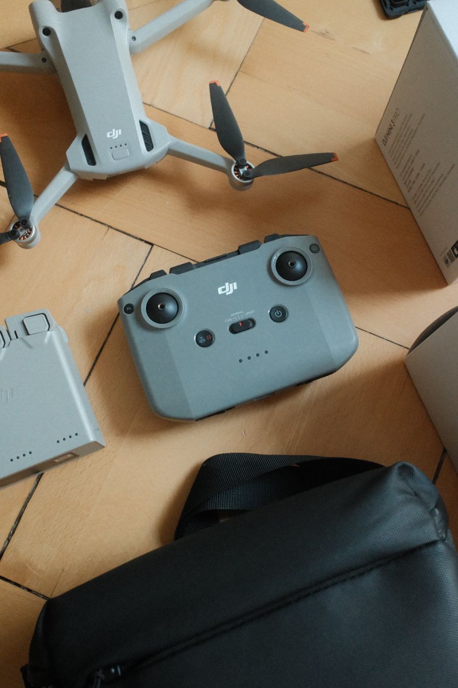 DJI RC Modellbau: DJI Mini 3 Pro Fly More Combo – Gebraucht aus Bern von redumbrella 2