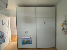 Kleiderschrank mit Schiebetüren  sehr massiv und hochwertig