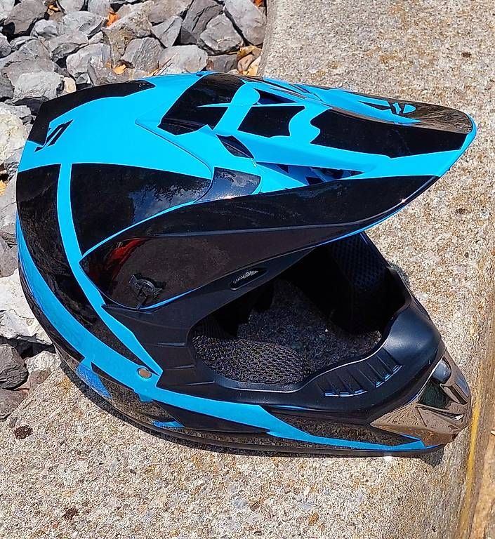 Caschi & visiere: Cross Helm – Usato da Ennetbürgen venduto da Keule185