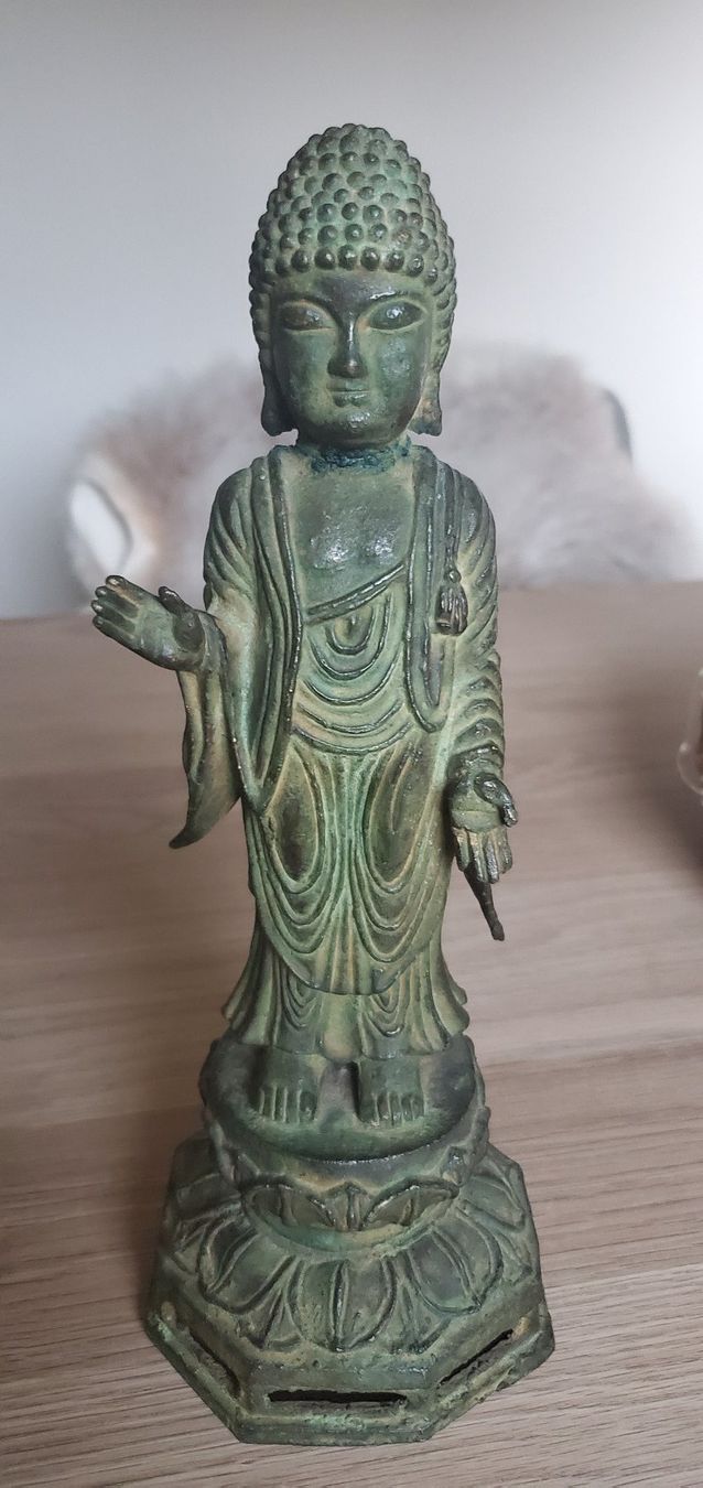 Skulpturen & Statuen: Buddha-Figur aus Metall mit Patina – Gebraucht aus Horgen von Cmariposa
