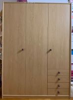 Brauner Holzkleiderschrank