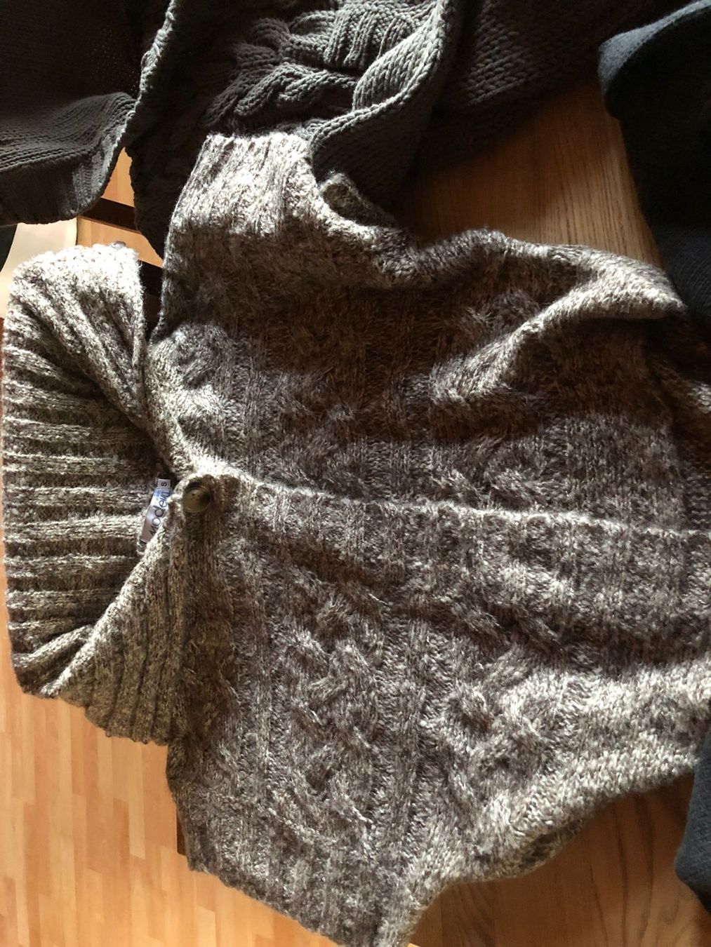 Lotti di vestiti: 3 coole Jäckli + 2 Gilets Gr. 36 – Usato da Röschenz venduto da Tashroal 6