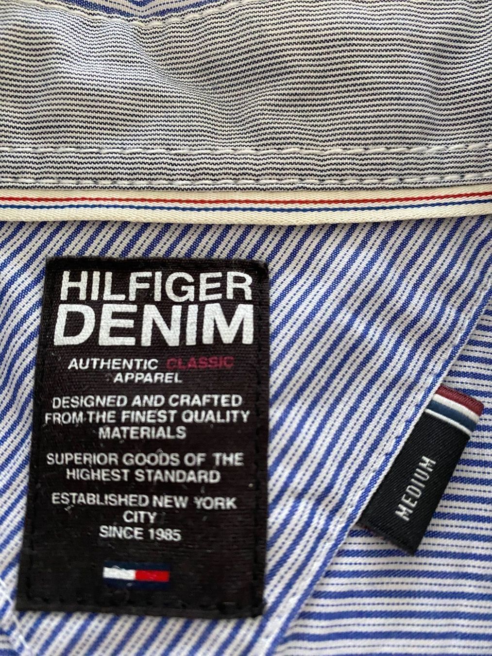 Tommy Hilfiger Chemises: Hemd hellblau von Hilfiger Denim M – D'occasion à Schwyz par Trofana 1