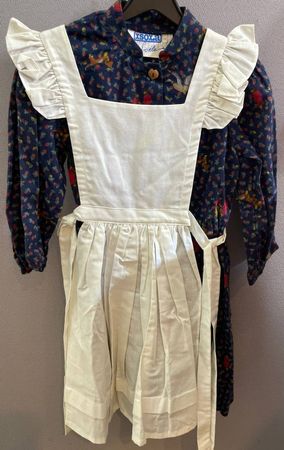 Vintage Kinderkleid mit Schürze – „Made in Austria“ Gr. 110