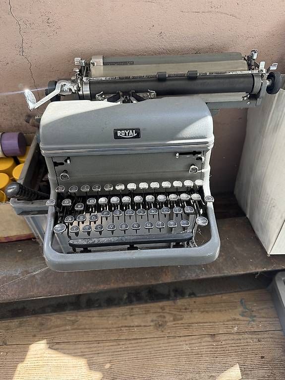 Macchine da scrivere: Schreibmaschine – Usato da Frauenfeld venduto da KelvinG