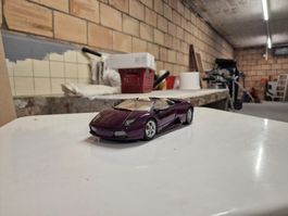 2 lambos 1:18 Maisto burago